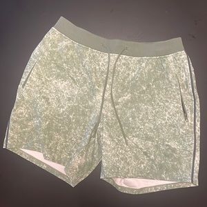 COPY - Lululemon Textured Tech Linerless Short 7” Size Large